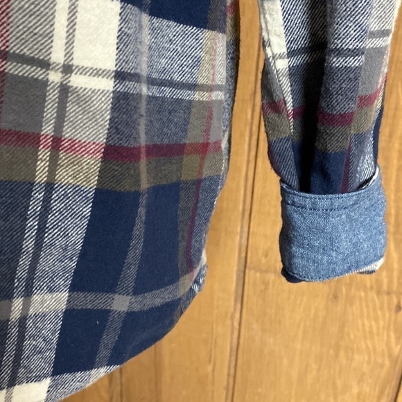 Legendary Whitetails women’s button down plaid flannel top perfect for fall EUC - Picture 4 of 9